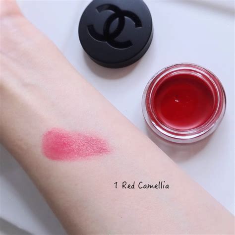 No. 1 de Chanel Lip & Cheek Balm .